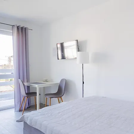 Lesny - 70m Od Plazy Карвиа